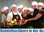Drehen wie die Profis – Knödelkochkurs belebt bayerische Kulturgut im Wirtshaus in der Au (Foto: Marikka-Laila Maisel)